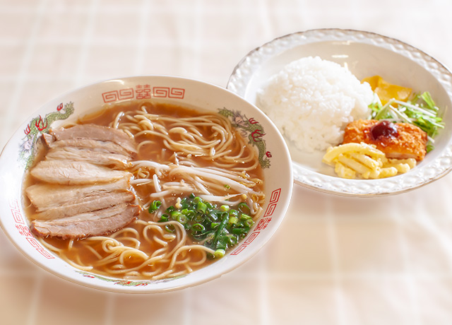 ラーメン定食（おかず付き）