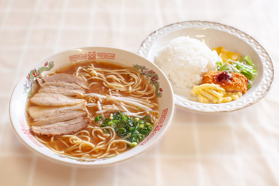 ラーメン定食（おかず付き）