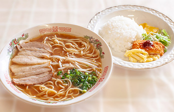 ラーメン定食（おかず付き）